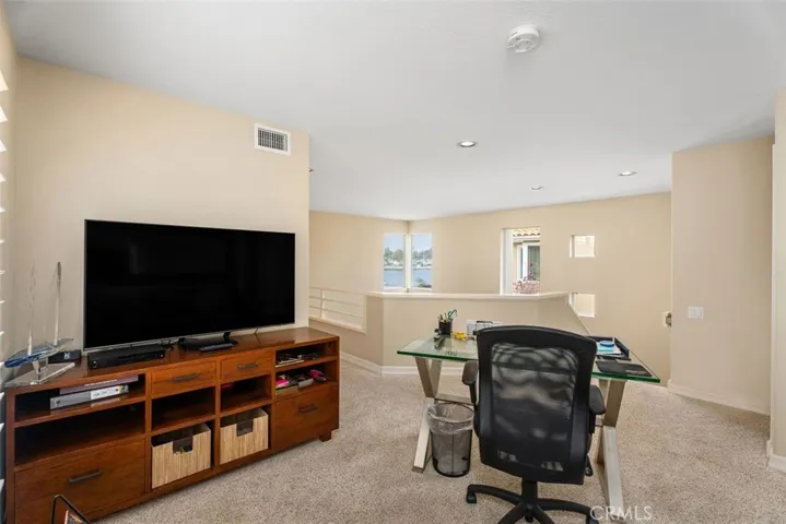 5564 Spinnaker Bay Drive, Long Beach, California 90803