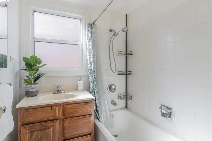 2925 Brookdale Ave, Oakland, California 94602