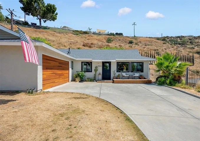19519 Aldbury Street, Canyon Country, California 91351