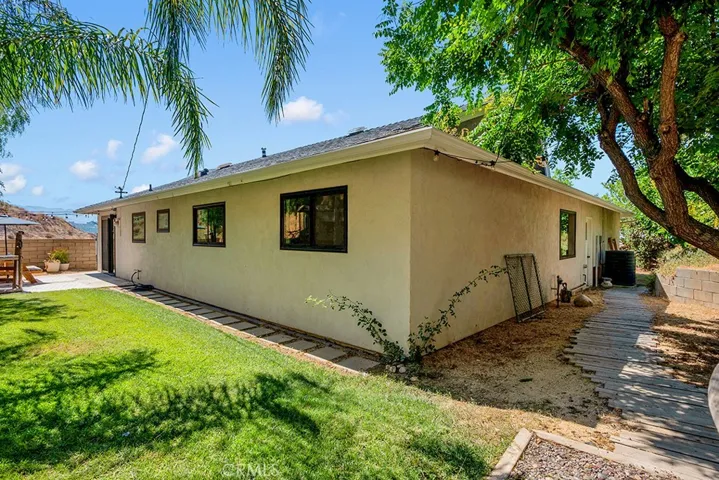 19519 Aldbury Street, Canyon Country, California 91351