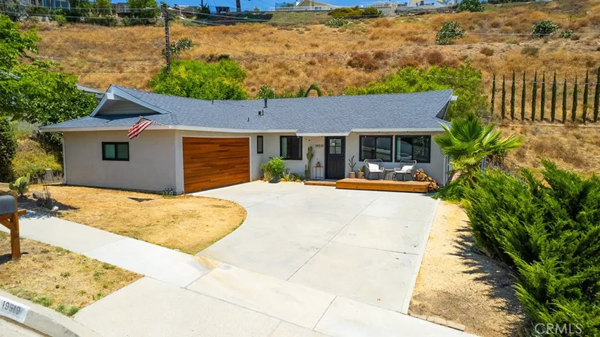 19519 Aldbury Street, Canyon Country, California 91351