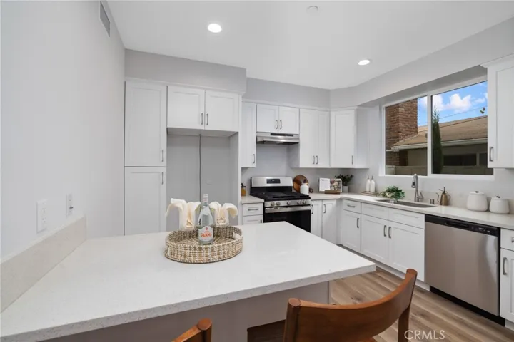11237 Gladhill Road 6, Whittier, California 90604