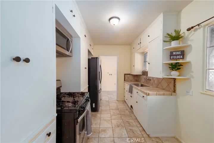 1484 N White Avenue, Pomona, California 91768