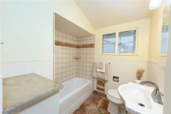1484 N White Avenue, Pomona, California 91768