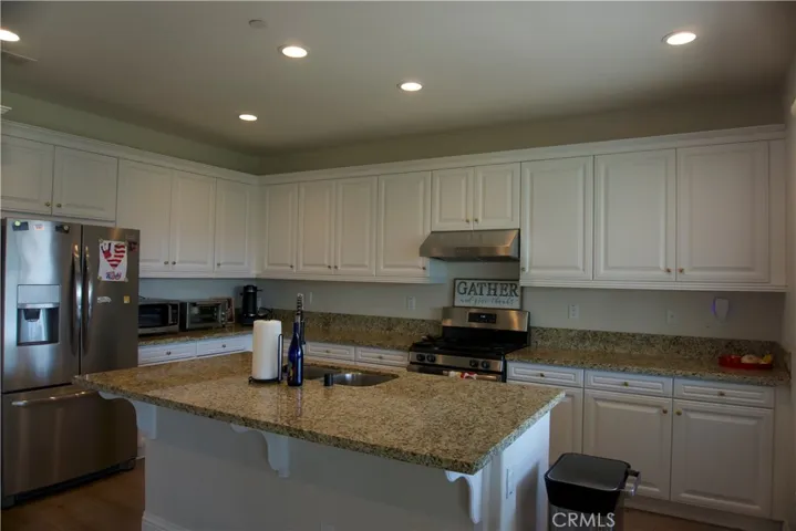 808 Hilltop Court, Calimesa, California 92320