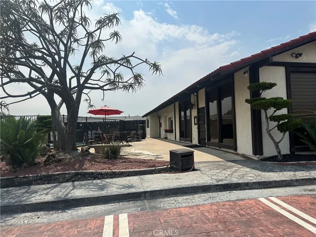 Pool & Clubhouse