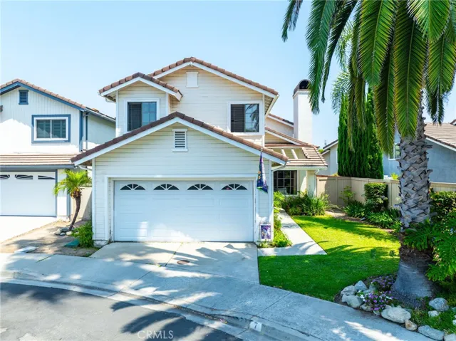 The beautifully landscaped front yard with mature palm trees!