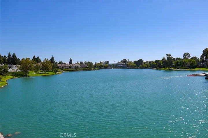 The scenery is tranquil and can bring you peace of mind at the end of a busy day.