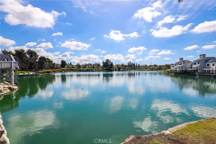 A diferent view of the lake.