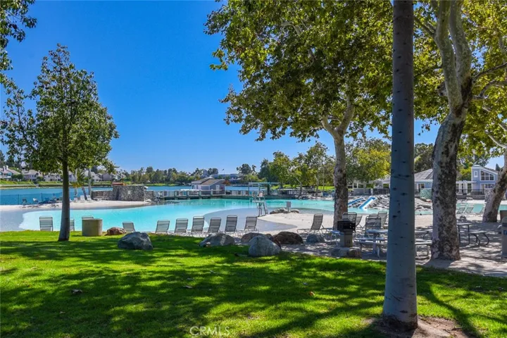 More pictures of the lagoon. Can you imagine yourself relax here?