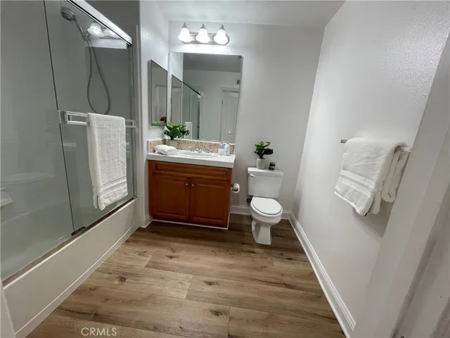 Second Bathroom with tub