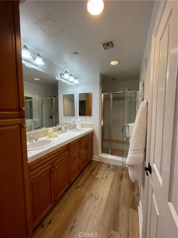 Master ensuite bathroom