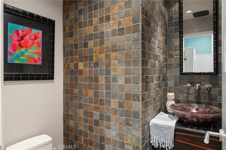 1/2 bathroom