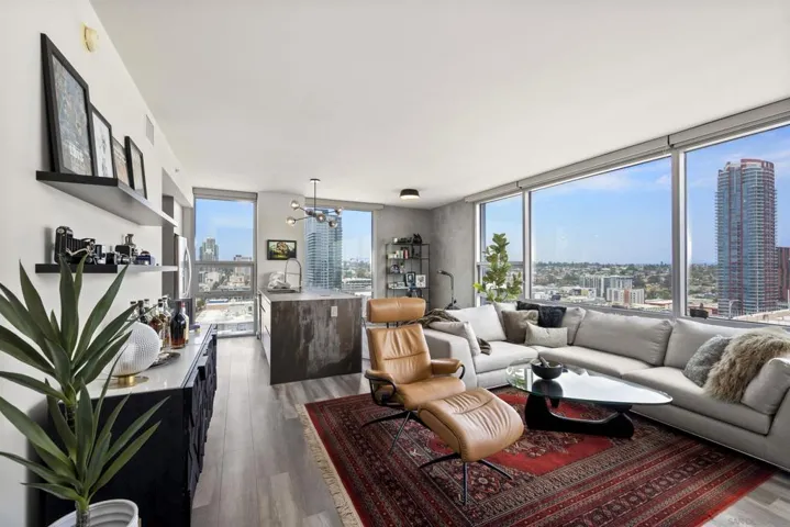 321 10th Ave. 1901, San Diego, California 92101