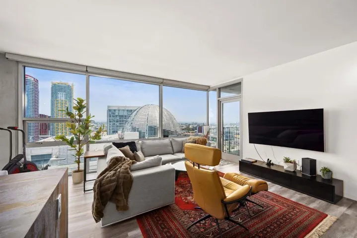 321 10th Ave. 1901, San Diego, California 92101