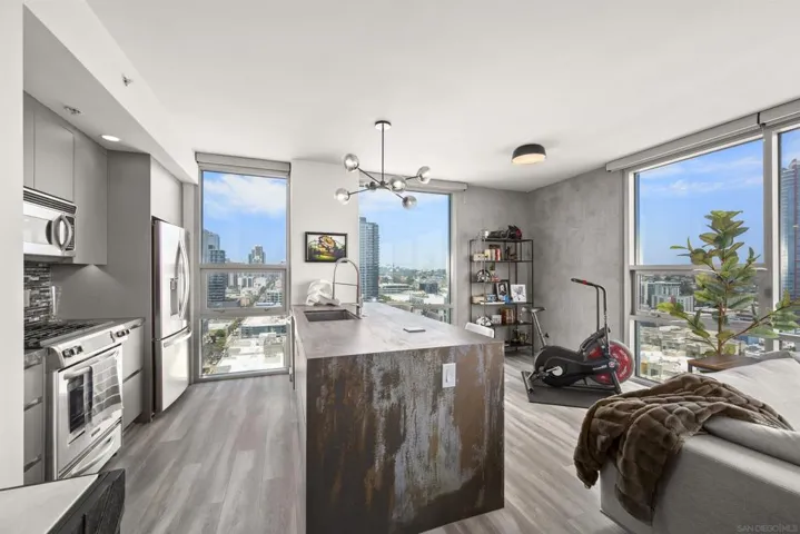 321 10th Ave. 1901, San Diego, California 92101