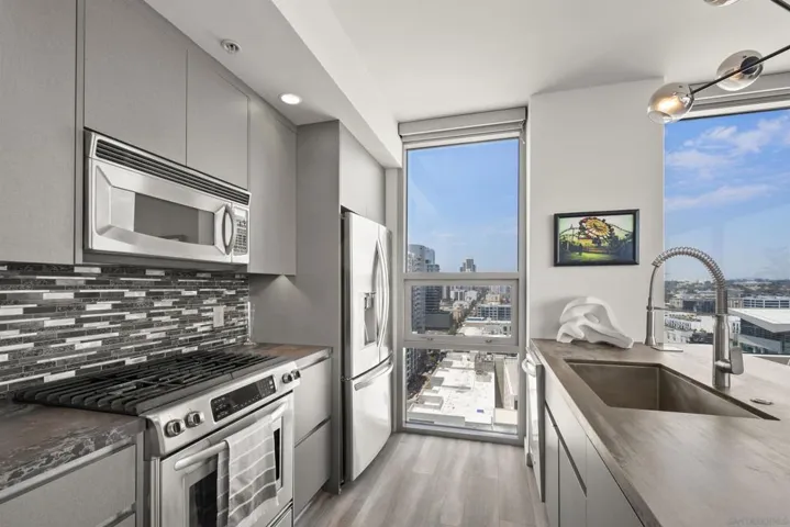 321 10th Ave. 1901, San Diego, California 92101