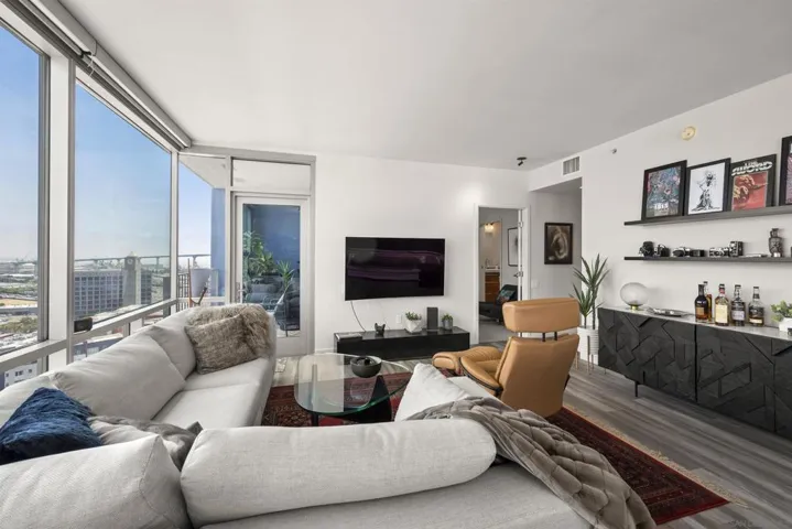 321 10th Ave. 1901, San Diego, California 92101