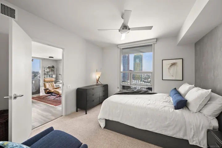 321 10th Ave. 1901, San Diego, California 92101