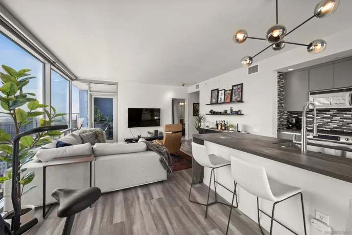 321 10th Ave. 1901, San Diego, California 92101
