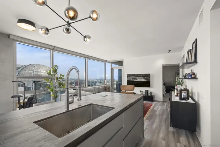 321 10th Ave. 1901, San Diego, California 92101