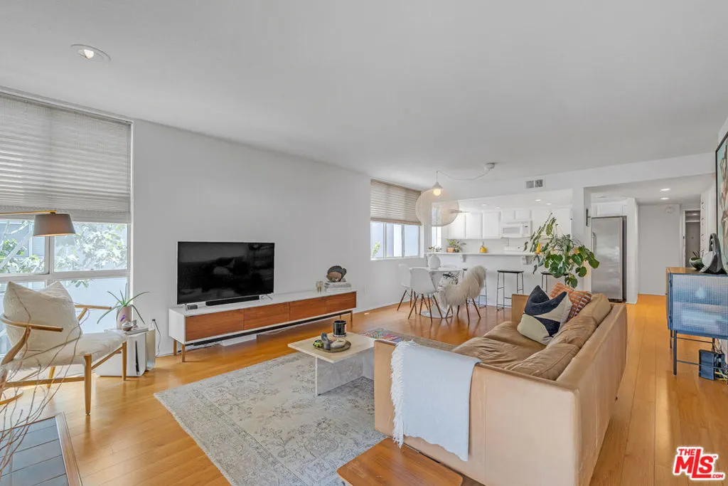 850 S Shenandoah Street 205, Los Angeles, California 90035 home-pic-0