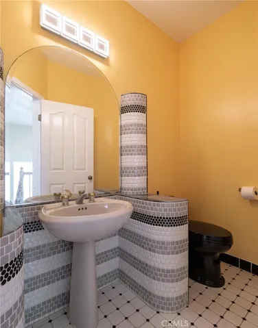 bathroom 3 -top floor