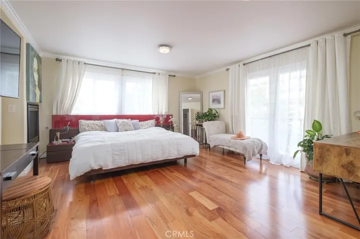 bedroom 1-primary w fireplace and balcomy