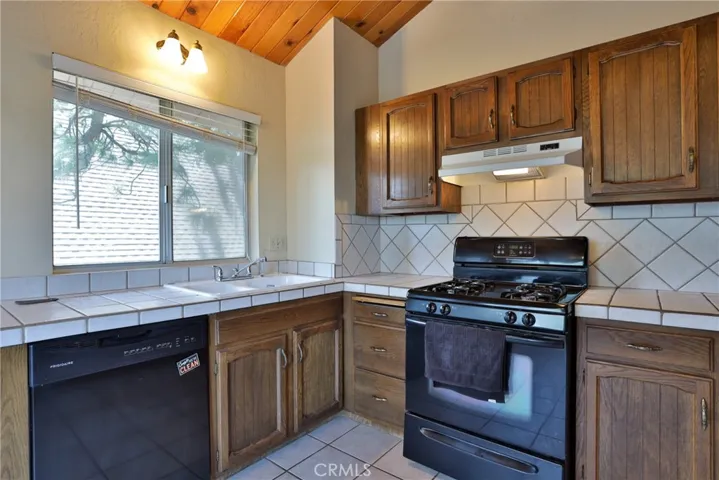24872 Matterhorn Court, Crestline, California 92325