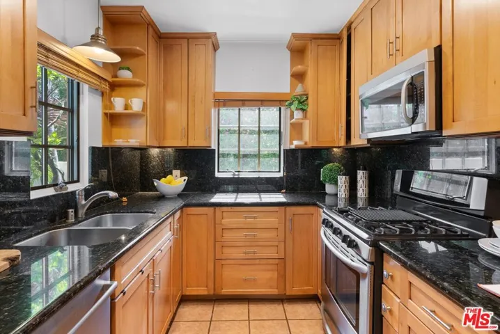 1621 Berkeley Street, Santa Monica, California 90404