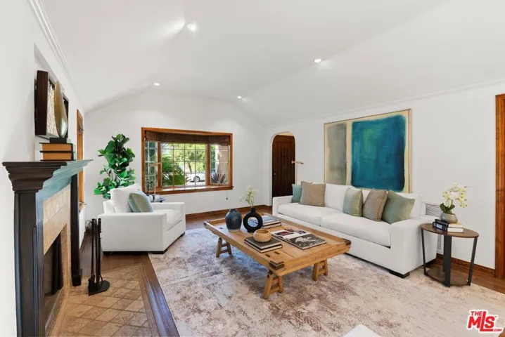 1621 Berkeley Street, Santa Monica, California 90404