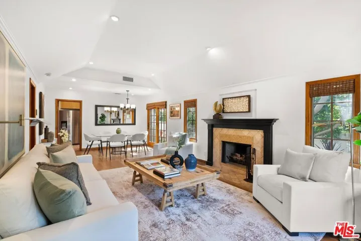 1621 Berkeley Street, Santa Monica, California 90404