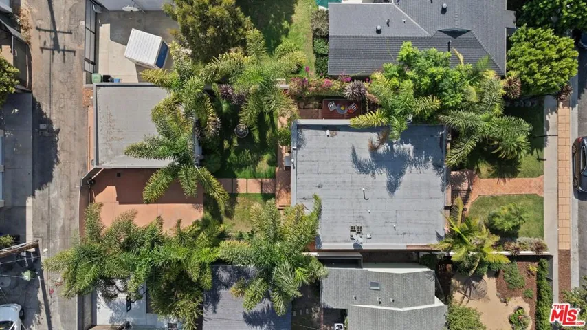 1621 Berkeley Street, Santa Monica, California 90404
