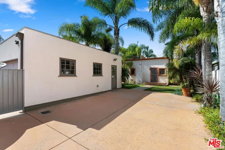 1621 Berkeley Street, Santa Monica, California 90404