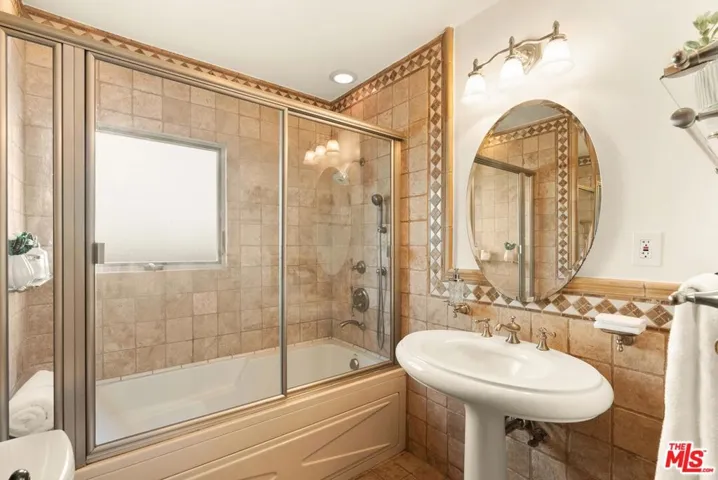 1621 Berkeley Street, Santa Monica, California 90404