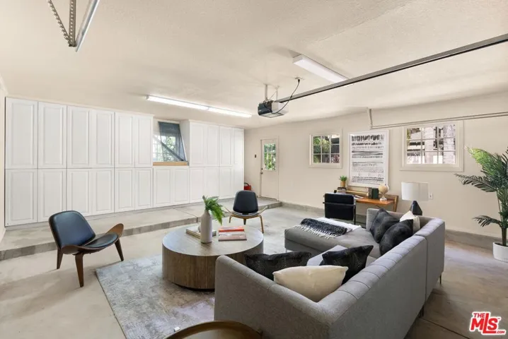 1621 Berkeley Street, Santa Monica, California 90404