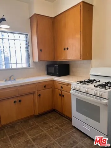 220 S Martel Avenue, Los Angeles, California 90036