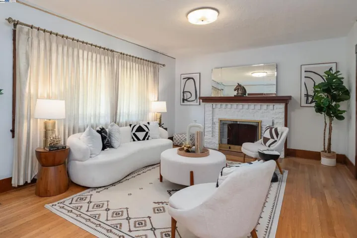 1342 61st Avenue, Oakland, California 94621-3918