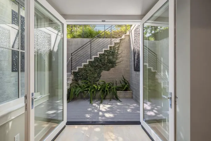 151 Seale Avenue, Palo Alto, California 94301