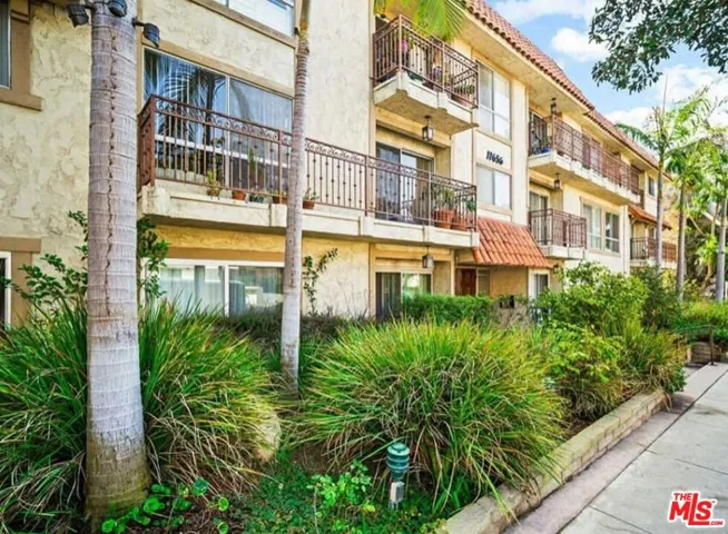 11656 Montana Avenue 101, Los Angeles, California 90049