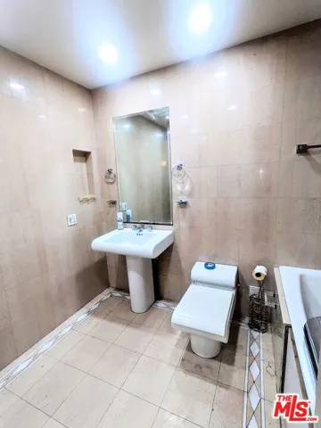 11656 Montana Avenue 101, Los Angeles, California 90049