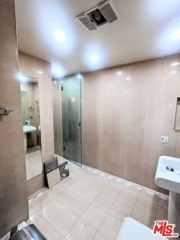 11656 Montana Avenue 101, Los Angeles, California 90049