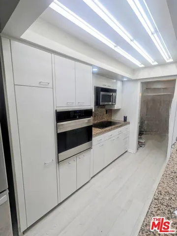 11656 Montana Avenue 101, Los Angeles, California 90049