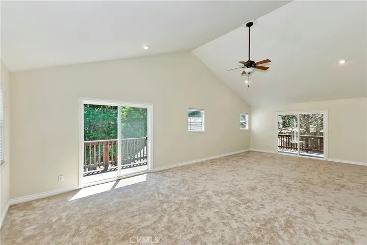 Bouns/Entertainment room (upstairs)