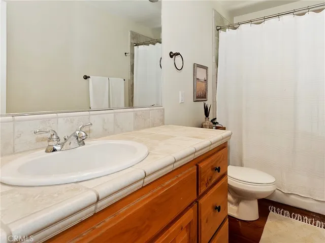 Bathroom 2 (upstairs)