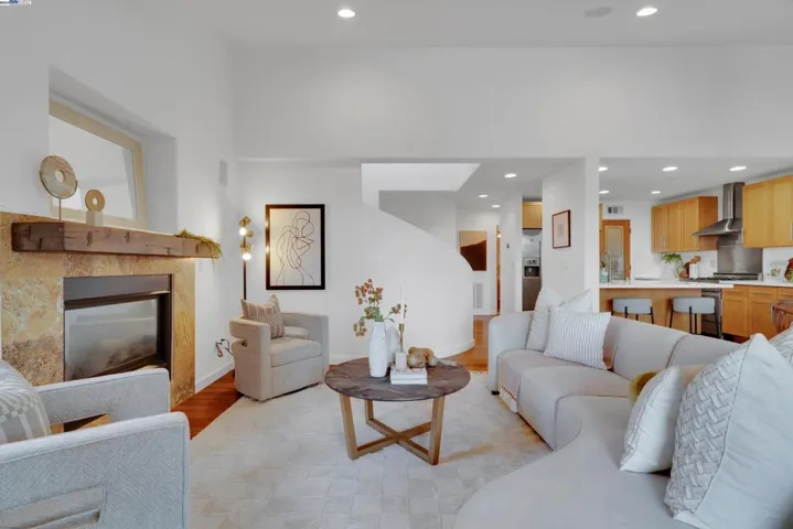 80 Siena Dr, Oakland, California 94605