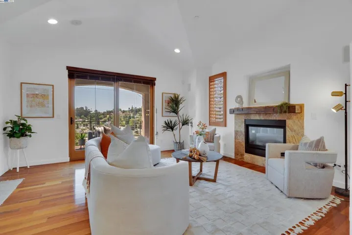 80 Siena Dr, Oakland, California 94605