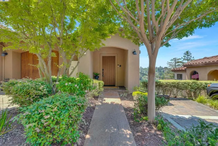 80 Siena Dr, Oakland, California 94605