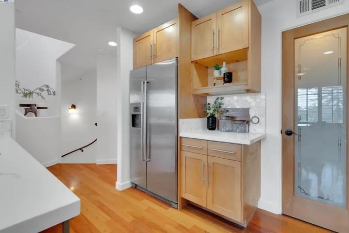 80 Siena Dr, Oakland, California 94605