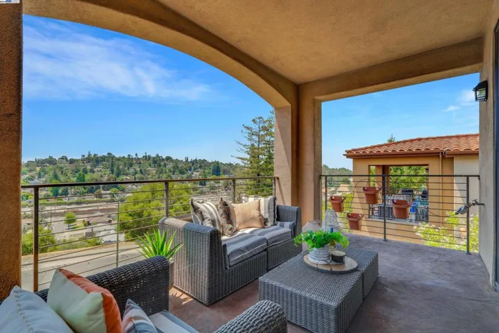 80 Siena Dr, Oakland, California 94605